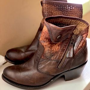 Sonora leather ankle booties / leather, wood / size 7.5